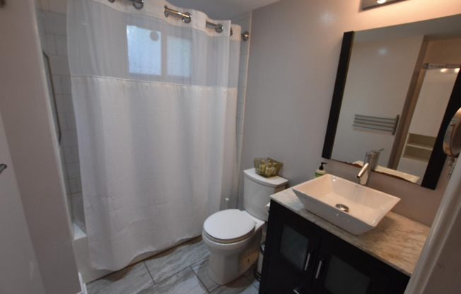 2 beds, 1 bath, $1,900, Unit # 1