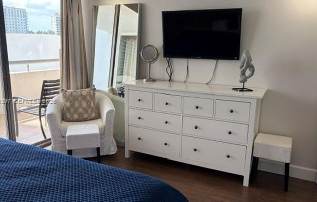 3 beds, 2 baths, $4,500, Unit # 4 L