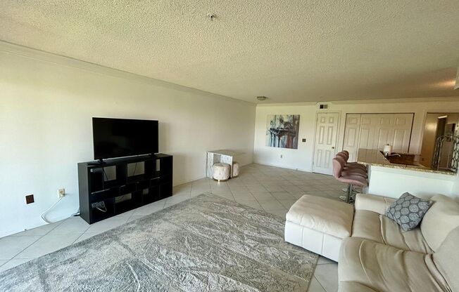 2 beds, 1 bath, $1,995, Unit APARTMENT 827