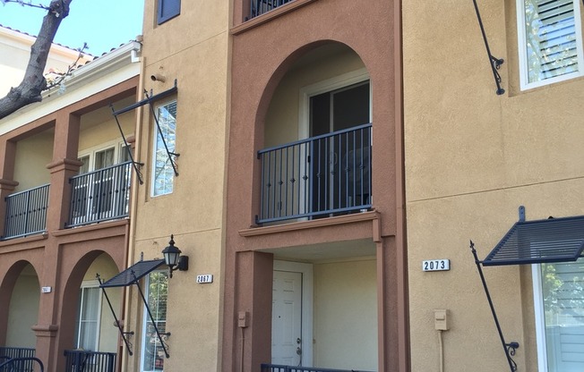 Clean, Classic Contemporary 3 Bedroom + 2 Bath Townhouse Style Home Near Downtown Campbell & Willow Glen Walk, Bike or Short Drive to Whole Foods/Trader Joe's/The Pruneyard/Farmer's Market/Light Rail!