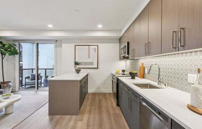 2 beds, 1 bath, 776 sqft, $3,250, Unit 706