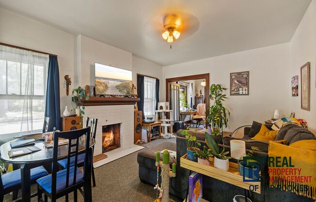 Charming 2 Bed 1 Bath House in Old Town!