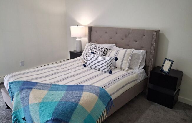 1 bed, 1 bath, 850 sqft, $1,195, Unit 249W