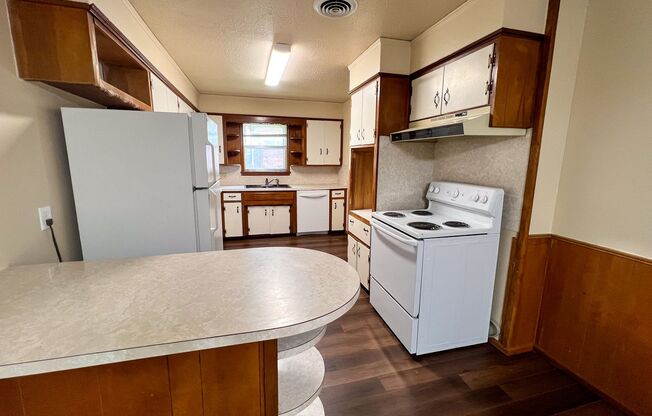 Newly Remodeled Nice 3Bed/2Bath Home