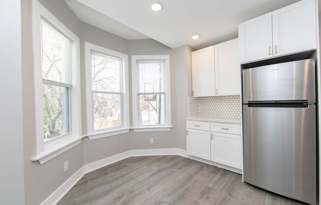 Beautiful Gut Renovated 2 Bed/1 Bath Apartment on Broadway Avenue in Camden!