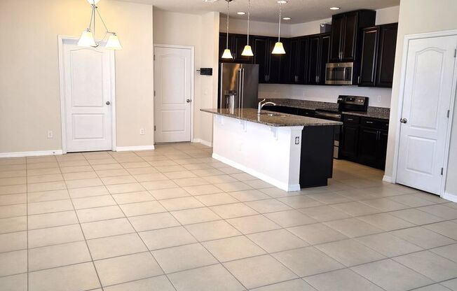 Oviedo 3 bedroom corner townhome, ready for immediate move in, A rated Seminole county schools.