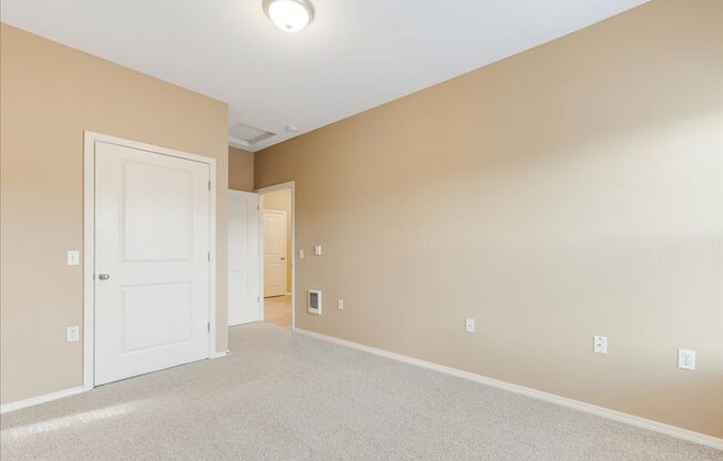 2 beds, 2 baths, 1,005 sqft, $1,400, Unit 5945-201