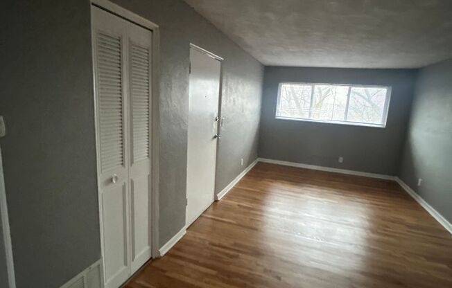 2 beds, 1 bath, 750 sqft, $1,195, Unit B05 1038 18