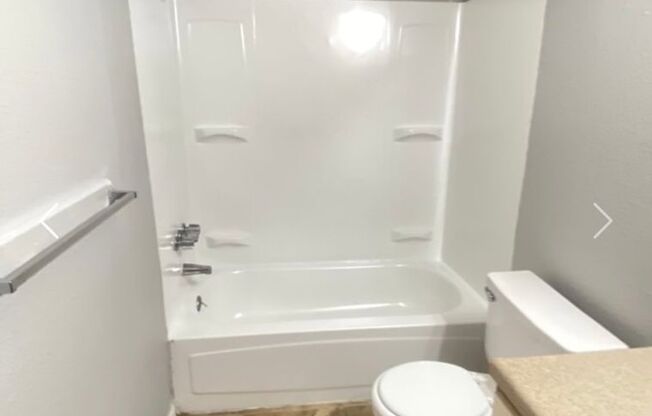 1 bed, 1 bath, 605 sqft, $1,095, Unit 52