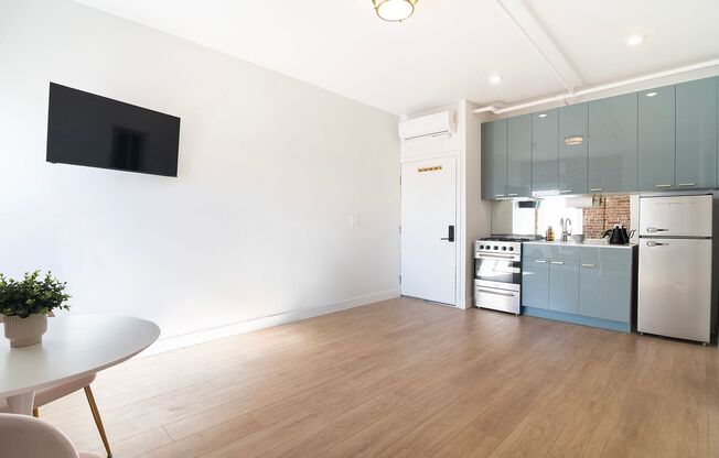 Studio, 1 bath, 223 sqft, $2,225, Unit 402