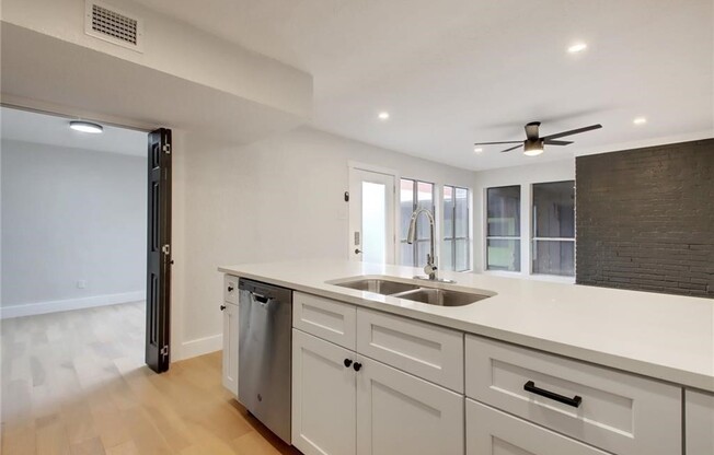 909 Reinli St