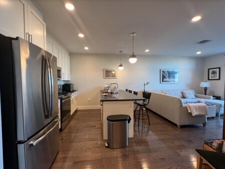 2 beds, 2 baths, 1,200 sqft, $4,500, Unit 414