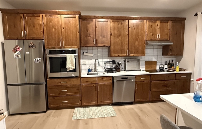 400 408 W BROADWAY