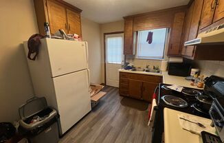 2 beds, 1 bath, $1,300