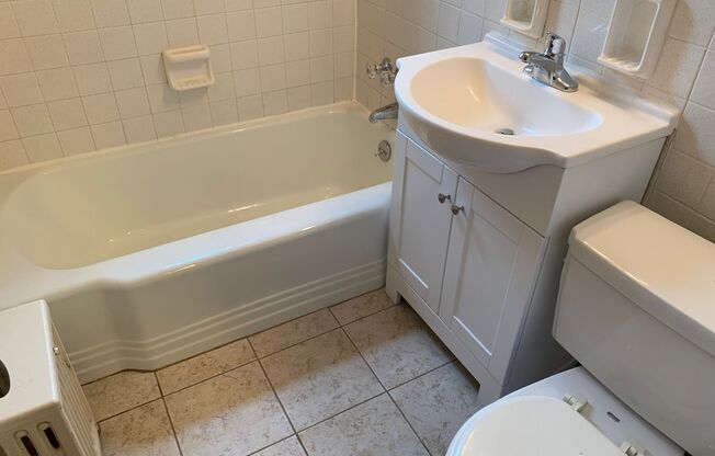 1 bed, 1 bath, 600 sqft, $1,239, Unit 5627 Rippey St. #B3