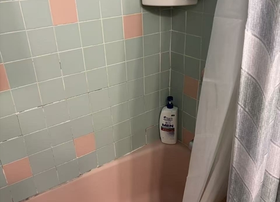 2 beds, 1 bath, 822 sqft, $2,600, Unit 237