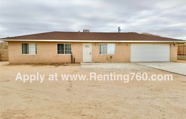 Very Nice 3 bedroom 2 Bathroom Home Near Downtown Joshua Tree!!