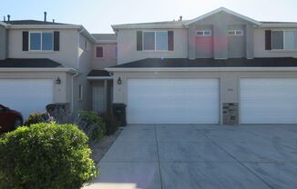 3 bed 2.5 bath - Newer townhome in the heart of Cedar City