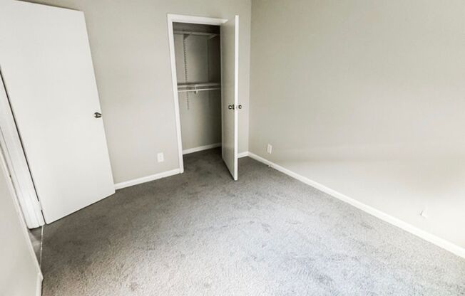 2 beds, 1 bath, 850 sqft, $1,300, Unit 26-A4