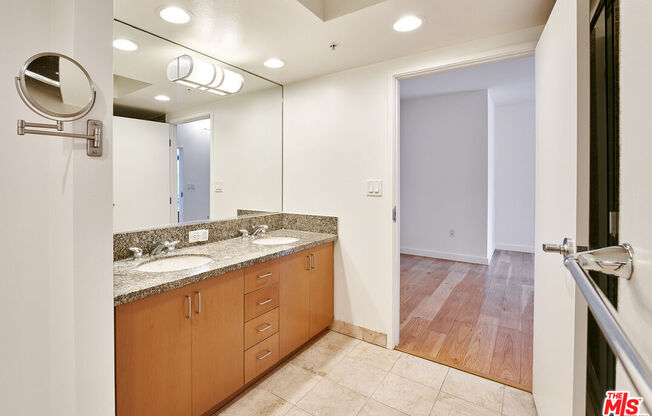 1 bed, 1 bath, 854 sqft, $4,400, Unit 1527