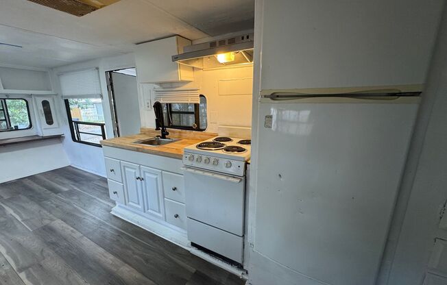 1 bed, 1 bath, 256 sqft, $980, Unit 554