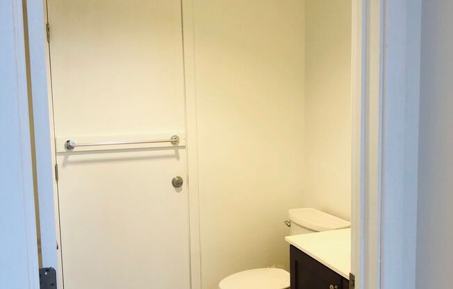 2 beds, 2 baths, 900 sqft, $2,099, Unit 307