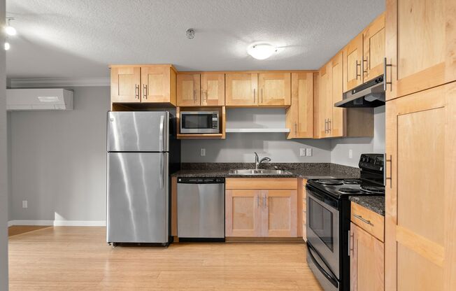 Charming 2-Bedroom, 2-Bathroom Upstairs Unit Near Multnomah Village