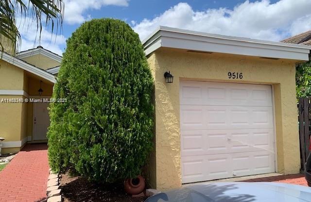 9516 SW 148 AVE CIR E