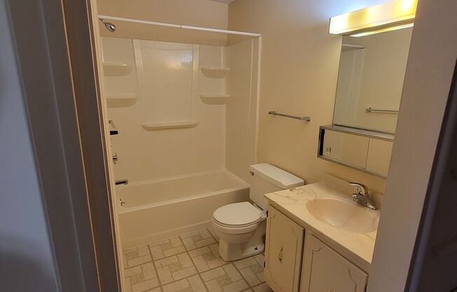 1 bed, 1 bath, 625 sqft, $805, Unit 4996