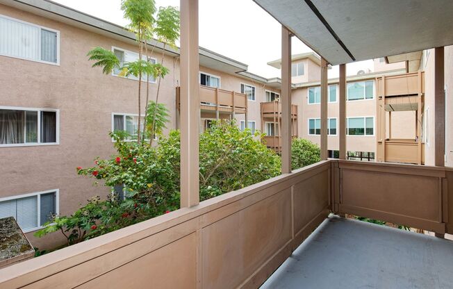 2 beds, 1 bath, 900 sqft, $2,445, Unit 206