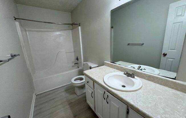 2 beds, 1 bath, $1,300