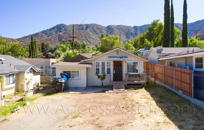 Cozy 2 Bed/1 Bath Home In Lake Elsinore!