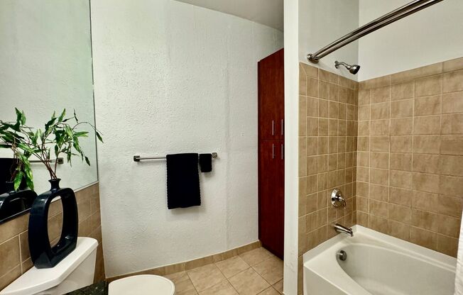 2 beds, 2 baths, $2,200, Unit # 609