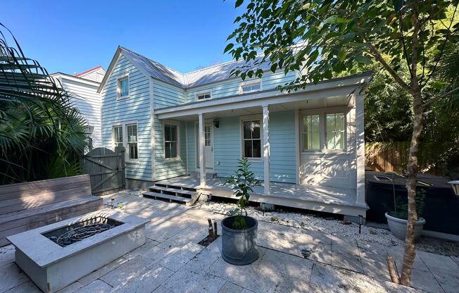 Charming One Bedroom Carriage Home in Downtown Charleston