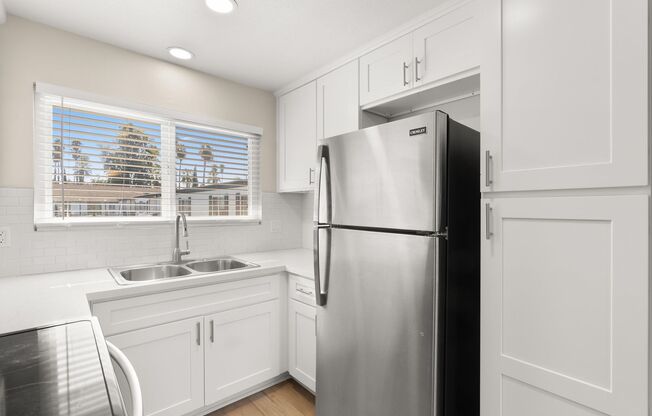1 bed, 1 bath, 650 sqft, $1,950, Unit 220