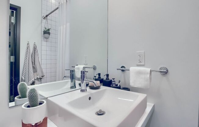 2 beds, 1 bath, 820 sqft, $2,350, Unit 402