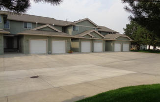 2 Bedroom, 2 1/2 Bathroom Townhome on West End