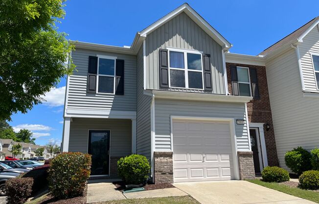 Corner Unit 3BD, 2.5BA Townhouse in North Raleigh with 1-Car Garage and Premier HOA Amenities