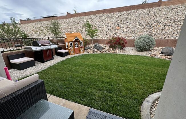 Dog-Friendly 4 Bedroom 2.5 Bath in Desert Hollows Community