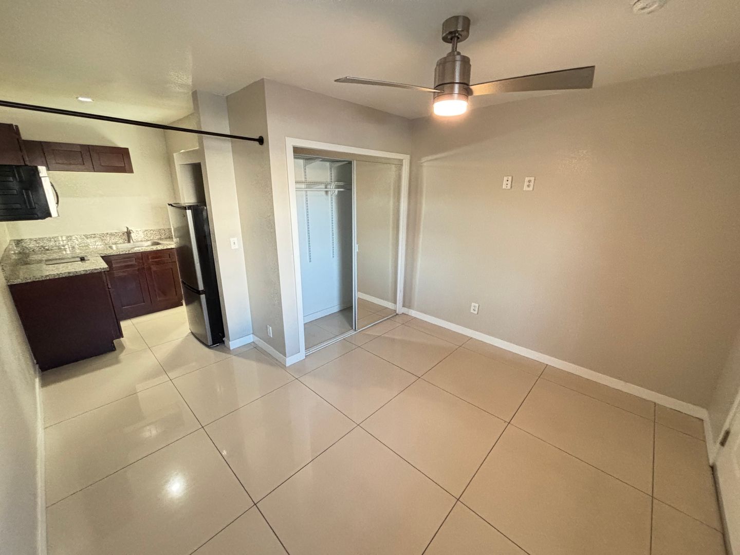 Gorgeous Studio w/ All Utilities Included located in Downtown Las Vegas!