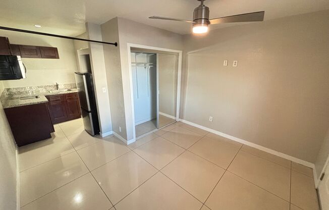 Gorgeous Studio w/ All Utilities Included located in Downtown Las Vegas! Move In Special