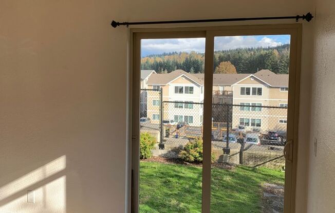 3 beds, 2 baths, 1,434 sqft, $2,450, Unit B110