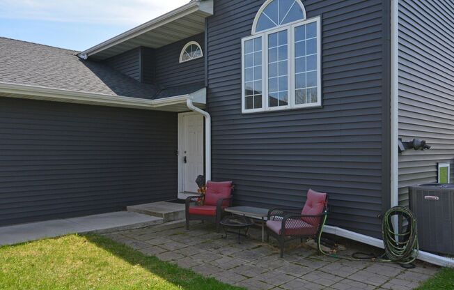 Spacious 4-Bedroom Gem in Buffalo with 3-Car Garage & Modern Finishes!