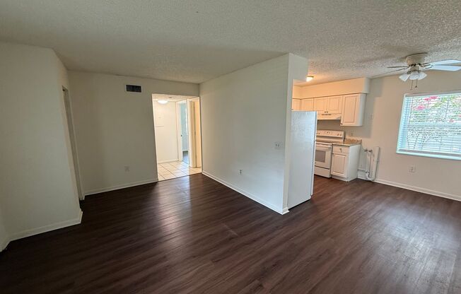 2 beds, 1.5 baths, 809 sqft, $1,345, Unit 22