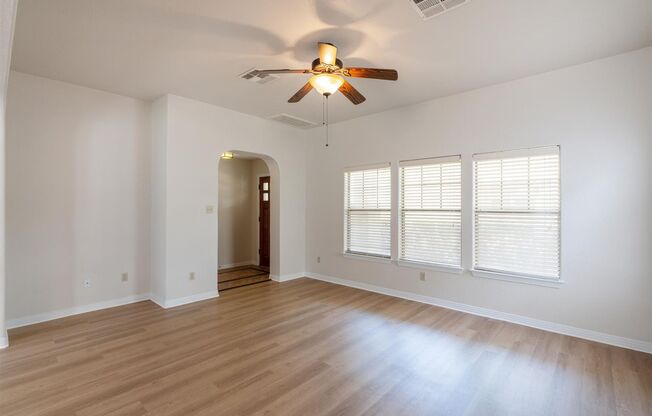 Available now! 2 bedroom single cottage with garage