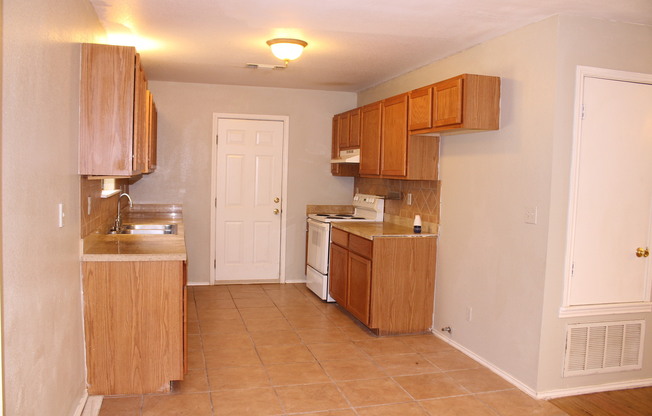 3 beds, 2 baths, $1,700