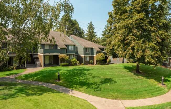 Kings Court Beaverton OR building exterior walking paths