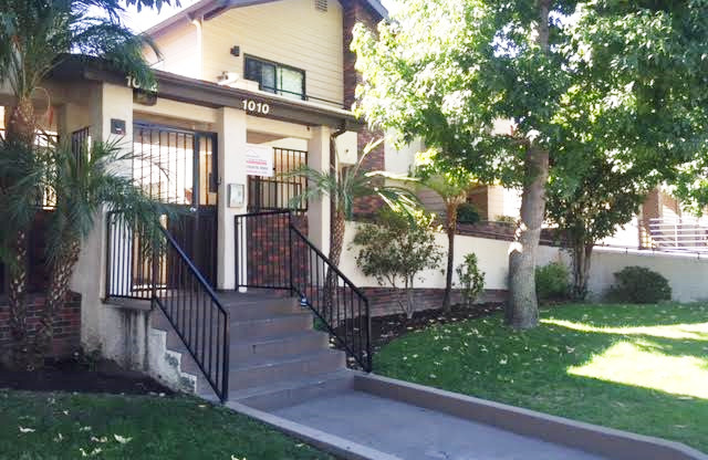 1010 - 1012 E Acacia Ave