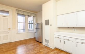 2 beds, 1 bath, 680 sqft, $2,500, Unit 1825-2