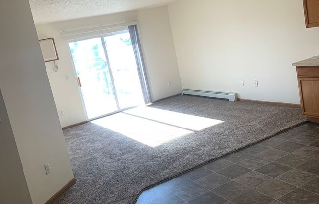 2 beds, 1 bath, 1,000 sqft, $900, Unit 206